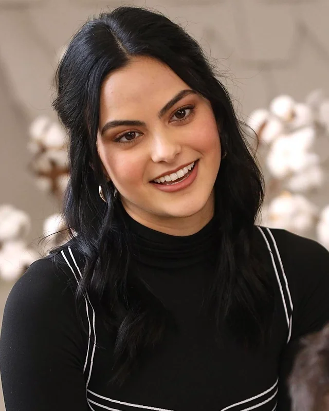 Camila Mendes